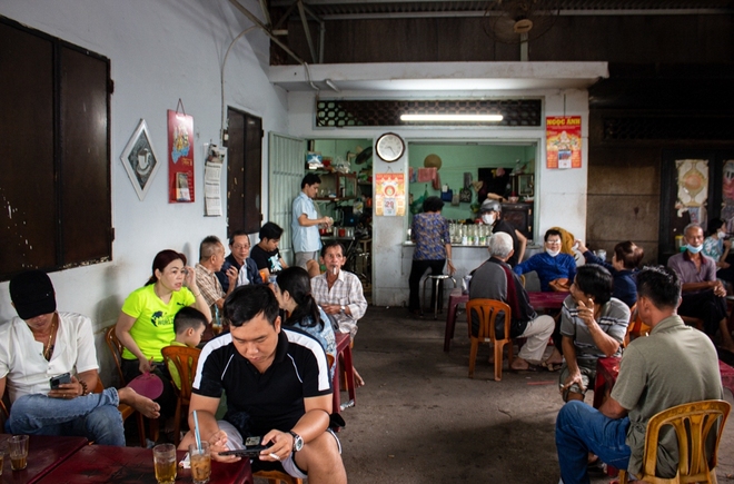 Quán cà phê vợt cuối cùng ở Biên Hòa: Chốn đi về của khách ruột suốt 35 năm - Ảnh 1.