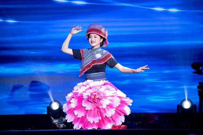 Nhan sắc c&ocirc; g&aacute;i S&aacute;n D&igrave;u ở chung kết Miss World Vietnam 2022: Chiều cao ấn tượng, sắc v&oacute;c n&oacute;ng bỏng - Ảnh 4.