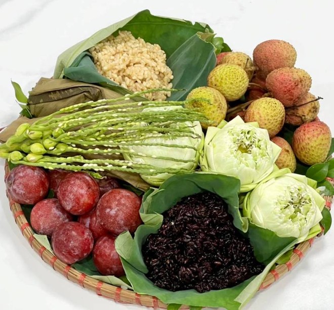 Những set hoa quả c&uacute;ng Tết Đoan Ngọ gi&aacute; v&agrave;i trăm ng&agrave;n đẹp h&uacute;t mắt, người b&aacute;n chốt đơn mỏi tay - Ảnh 6.