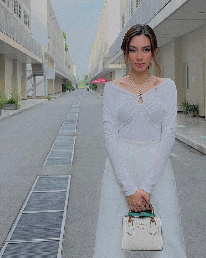 Hoa hậu Thùy Tiên diện mốt khoe nội y nóng bỏng trong loạt ảnh dạo phố cực chất - Ảnh 8.