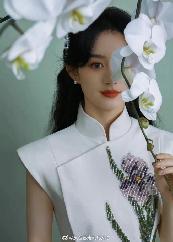 Triệu Lệ Dĩnh chỉ thay đổi 1 chi tiết tr&ecirc;n gương mặt m&agrave; visual kh&aacute;c qu&aacute; nh&igrave;n m&atilde;i mới ra - Ảnh 2.