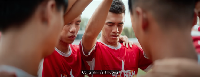 Chỉ vừa mới ra mắt, MV kết hợp giữa Karik v&agrave; Ho&agrave;ng Th&ugrave;y Linh c&oacute; g&igrave; m&agrave; d&acirc;n t&igrave;nh phải t&igrave;m xem cho bằng được? - Ảnh 4.