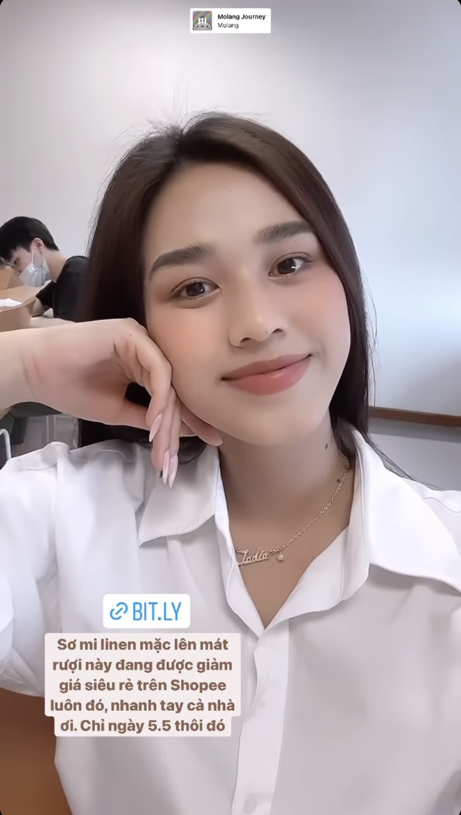 Tr&ecirc;n thảm đỏ th&igrave; nổi hết phần thi&ecirc;n hạ nhưng khi đến trường, Đỗ Thị H&agrave; chỉ diện &aacute;o quần b&igrave;nh d&acirc;n mua tr&ecirc;n s&agrave;n TMĐT th&ocirc;i - Ảnh 3.