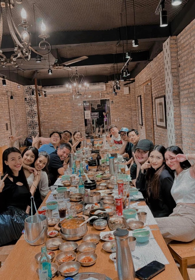 D&agrave;n sao đ&igrave;nh đ&aacute;m bộ phim Th&aacute;ng Năm Rực Rỡ hội ngộ, 1 nh&acirc;n vật chủ chốt g&acirc;y ch&uacute; &yacute; - Ảnh 5.