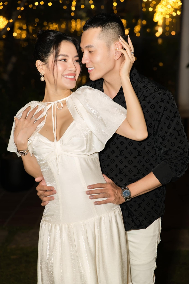 L&yacute; B&igrave;nh đưa b&agrave; x&atilde; Phương Trinh Jolie đi chơi bằng xế hộp đắt đỏ, d&acirc;n t&igrave;nh liền ghen tỵ v&igrave; điều n&agrave;y? - Ảnh 6.
