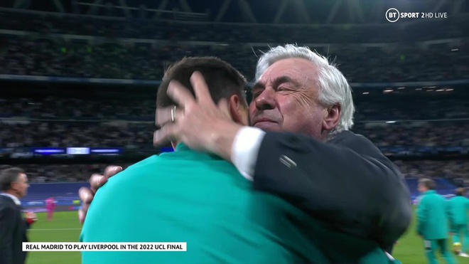 HLV Carlo Ancelotti xúc động ôm con trai sau màn lội ngược dòng không tưởng của Real - Ảnh 3.