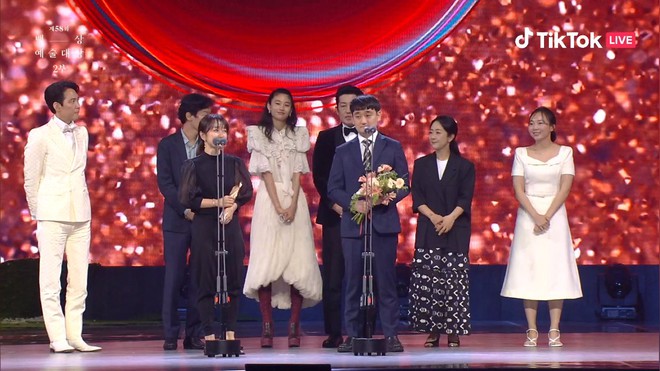 Kết quả BAEKSANG 2022: Kim Tae Ri xuất sắc ẵm 2 cúp xịn, ngỡ ngàng Squid Game nhận giải danh giá nhất - Ảnh 5.