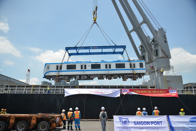 Cận cảnh 2 đoàn tàu cuối cùng của Metro số 1 vừa về đến TP.HCM, sẵn sàng chạy thử nghiệm - Ảnh 4.