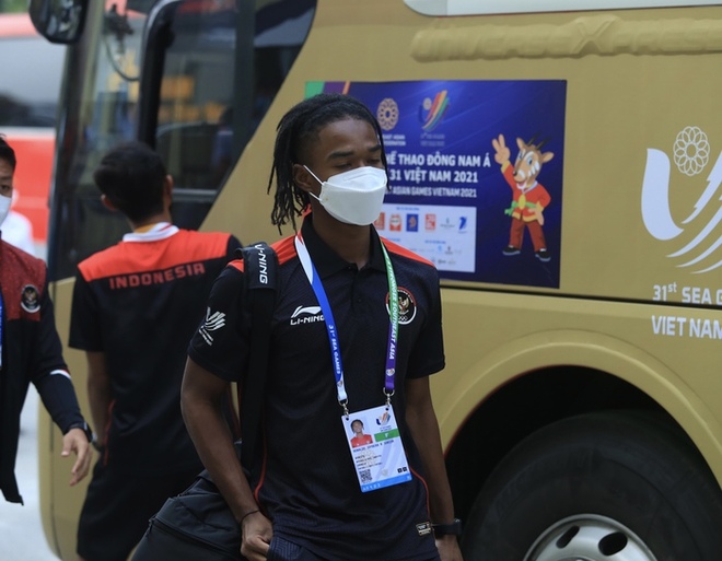 HLV Shin Tae-yong bối rối khi U23 Indonesia gặp sự cố ngay trước trận đấu với Việt Nam - Ảnh 5.
