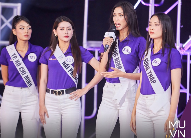 Clip: D&agrave;n th&iacute; sinh Hoa Hậu Ho&agrave;n Vũ n&oacute;i tiếng Anh như nuốt mic, Thảo Nhi L&ecirc; xuất sắc nhưng vẫn thua đối thủ - Ảnh 1.