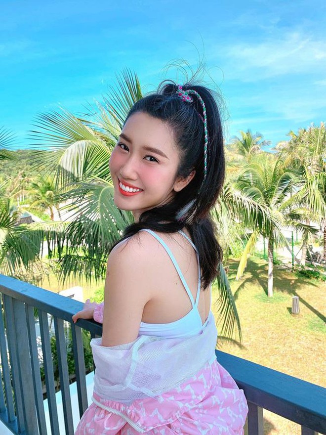 Sao nữ Vbiz g&acirc;y lo lắng với h&igrave;nh ảnh b&agrave;n tay bầm dập, c&ograve;n đ&iacute;nh k&egrave;m d&ograve;ng ch&uacute; th&iacute;ch ẩn &yacute;? - Ảnh 6.