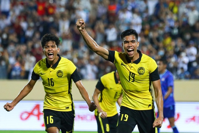 HLV Thái Lan nói lời cay đắng về tấm thẻ đỏ; U23 Malaysia khen CĐV Việt Nam hết lời - Ảnh 2.