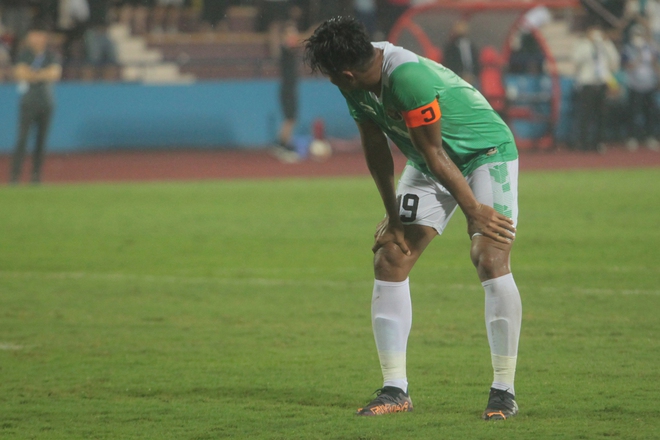 Cầu thủ Indonesia ôm đầu, đổ gục xuống sân sau 90 phút ác mộng trước U23 Việt Nam - Ảnh 3.