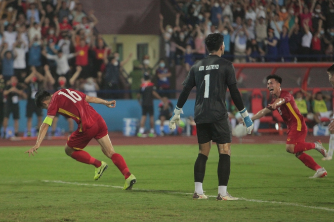 Cầu thủ Indonesia ôm đầu, đổ gục xuống sân sau 90 phút ác mộng trước U23 Việt Nam - Ảnh 7.