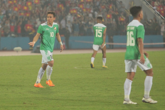 Cầu thủ Indonesia ôm đầu, đổ gục xuống sân sau 90 phút ác mộng trước U23 Việt Nam - Ảnh 8.