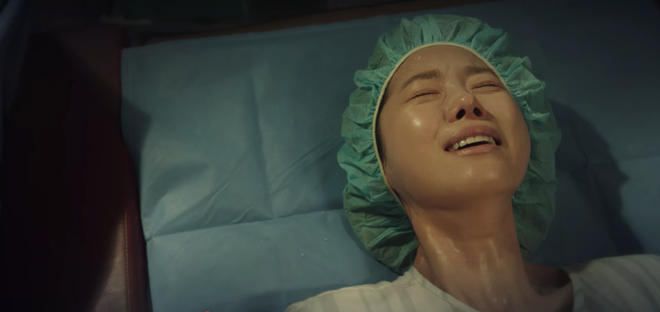 Tears shed with motherly love in Tomorrow episode 12, but most notably Kim Hee Sun's loveline and hidden young love - Photo 2. Tomorrow Kdrama Episode 11 & 12 Recap