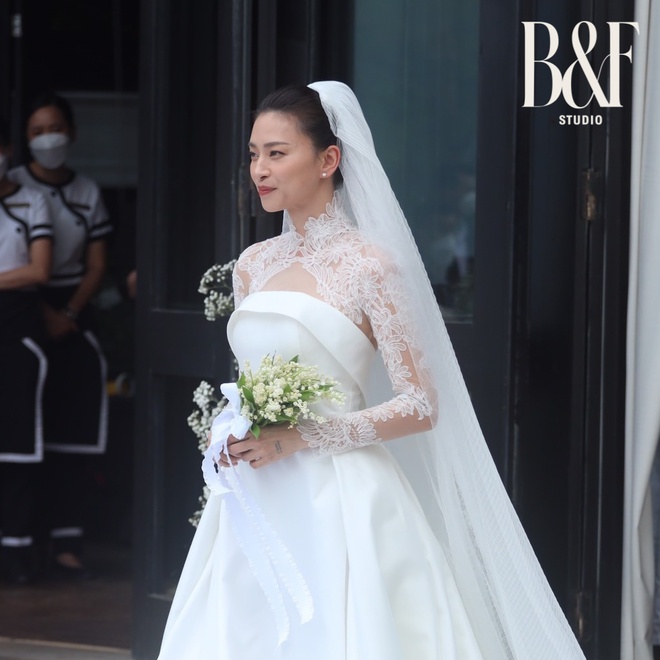 Tặng 10 điểm cho thợ makep của Ng&ocirc; Thanh V&acirc;n, biến n&agrave;ng d&acirc;u th&agrave;nh thiếu nữ ngo&agrave;i 20 mới t&agrave;i! - Ảnh 2.