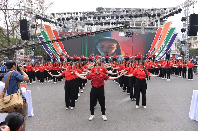 Tưng bừng ngày hội Festival Thanh niên Đông Nam Á chào đón SEA Games 31, “cháy” nhất là đêm gala quy tụ loạt ca sĩ đình đám và đại nhạc hội sinh viên hoành tráng - Ảnh 4.