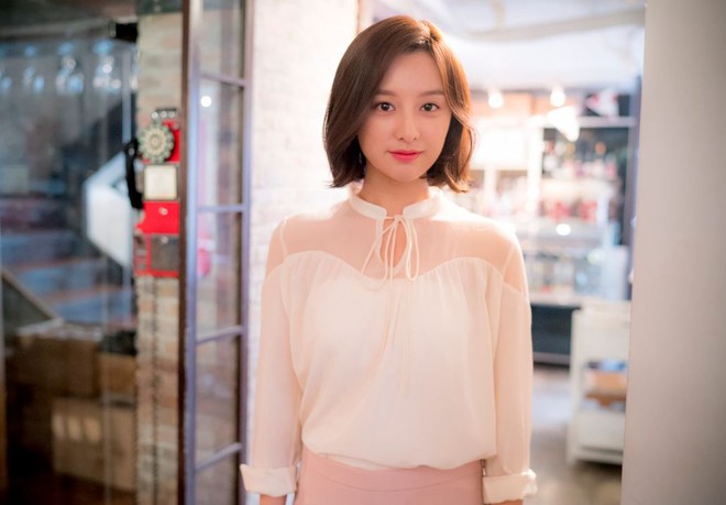 Nữ phụ Hậu Duệ Mặt Trời: Style trên phim không bao giờ xấu, mê nhất là phong cách công sở trẻ trung thanh lịch - Ảnh 6.