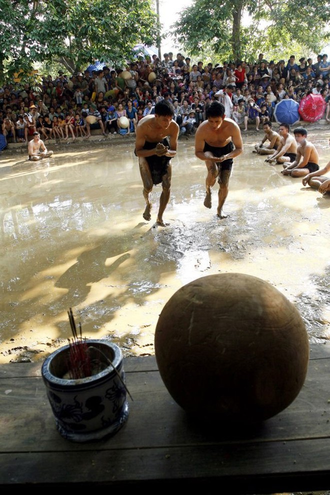Độc đáo hội vật Cầu nước làng Vân - lễ hội "độc nhất vô nhị" ở Việt Nam, 4 năm tổ chức một lần - Ảnh 2.