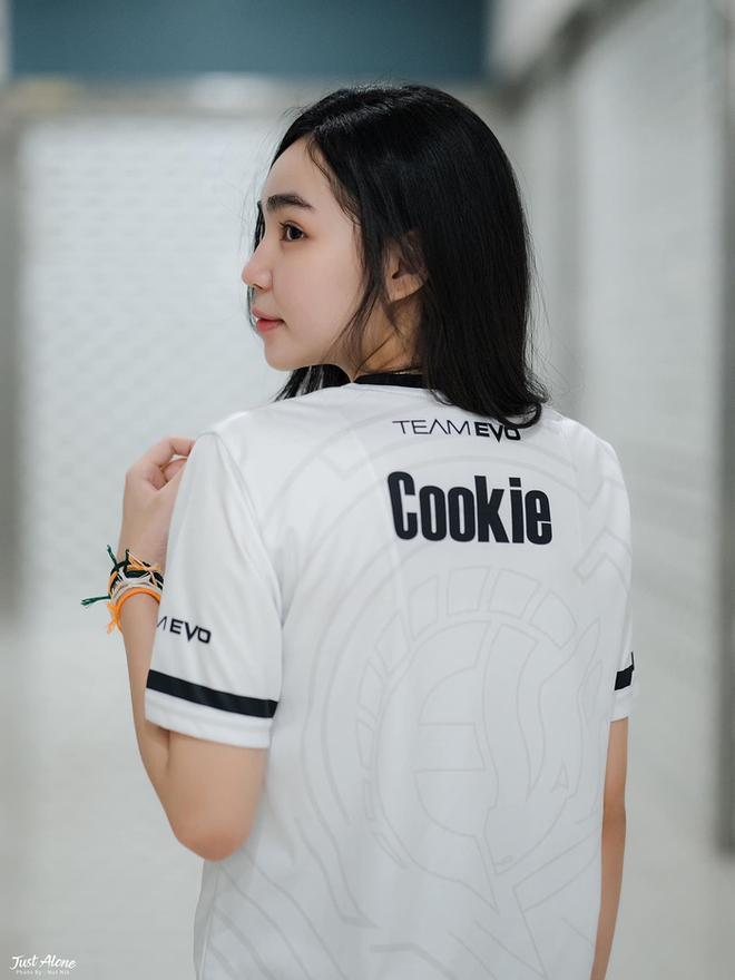 Ngẩn ngơ trước nhan sắc xinh xắn của nữ tuyển thủ Esports Lào dự SEA Games 31 - Ảnh 8.
