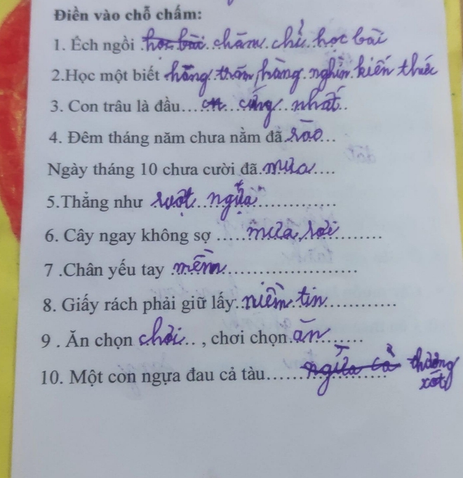 Học sinh cấp 1 làm bài tập tiếng Việt, mới câu đầu tiên mà phụ huynh đã cười ngất tới 3 ngày - Ảnh 1.