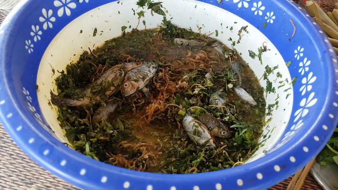 Đặc sản kinh dị Sơn La: C&aacute; nhảy tanh t&aacute;ch trong cổ họng - Ảnh 6.
