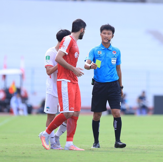 Công Phượng nổi nóng khi bị cầu thủ Viettel FC phạm lỗi quyết liệt - Ảnh 7.