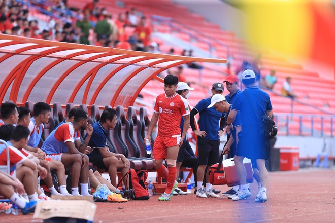 Công Phượng nổi nóng khi bị cầu thủ Viettel FC phạm lỗi quyết liệt - Ảnh 14.