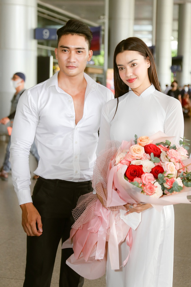 Kim Duyên đón Hoa hậu Hoàn vũ Thái Lan 2020 Amanda Obdam lần đầu đến Việt Nam - Ảnh 11. Kim Duyên đón Hoa hậu Hoàn vũ Thái Lan 2020 Amanda Obdam lần đầu đến Việt Nam - Ảnh 11.