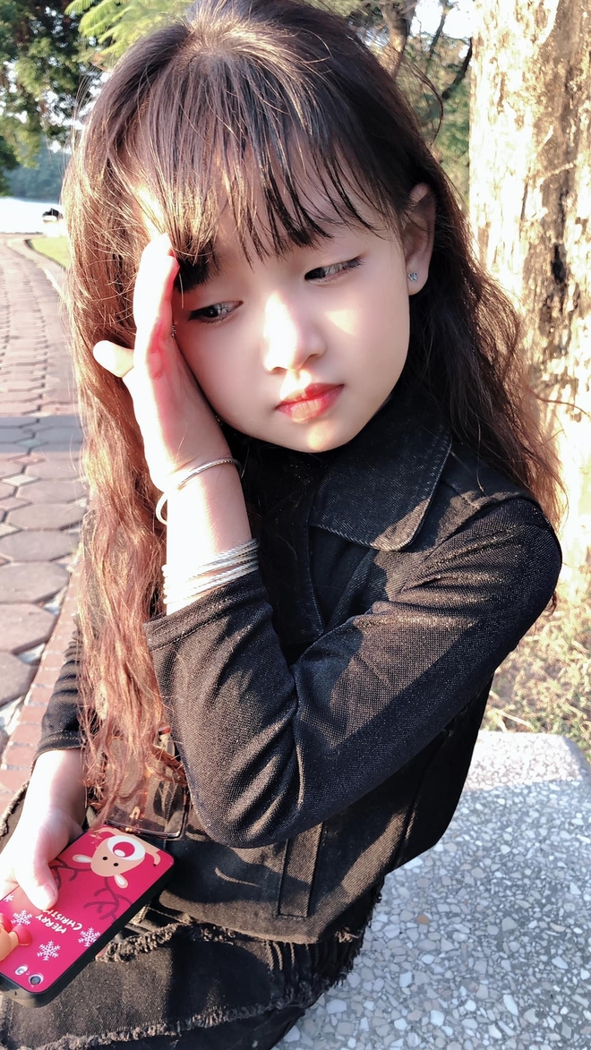 Vẻ ngoài đáng yêu, phong cách sành điệu của bé Quỳnh Chi - Vân Vân Thương Ngày Nắng Về - Ảnh 14.