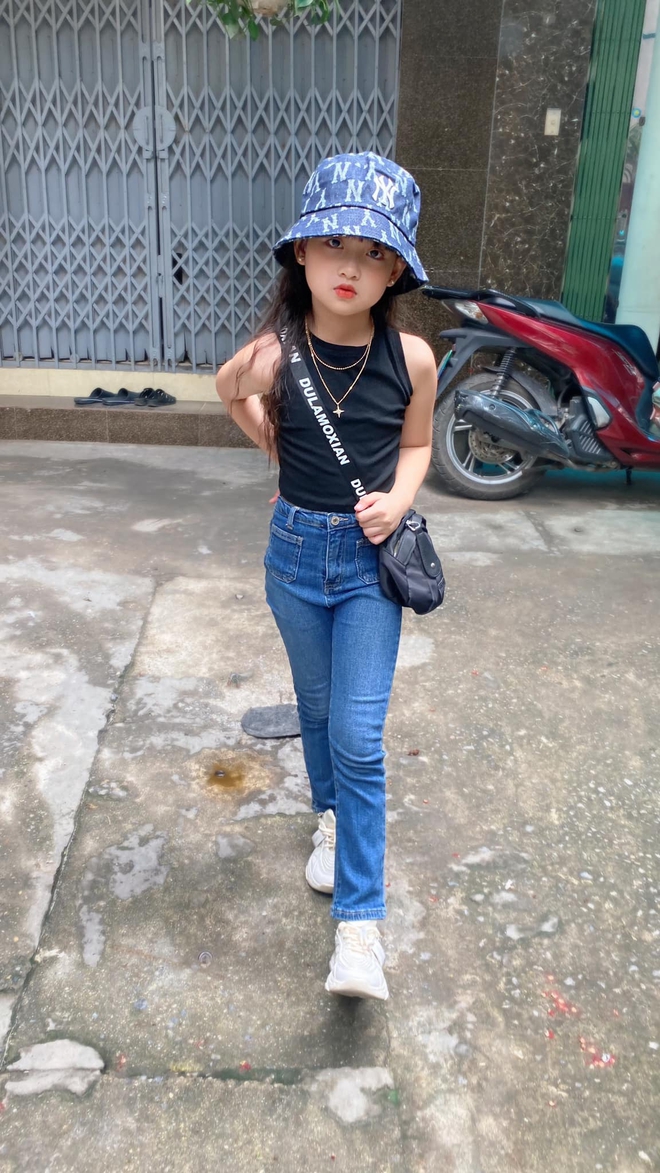 Vẻ ngo&agrave;i đ&aacute;ng y&ecirc;u, phong c&aacute;ch s&agrave;nh điệu của b&eacute; Quỳnh Chi - V&acirc;n V&acirc;n Thương Ng&agrave;y Nắng Về - Ảnh 16.