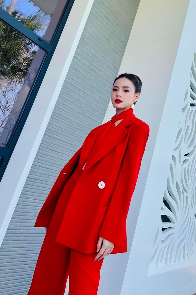 Mỹ nhân Việt diện vest: Hoa hậu Thùy Tiên quyền lực, Midu chuộng style thanh lịch - Ảnh 5.