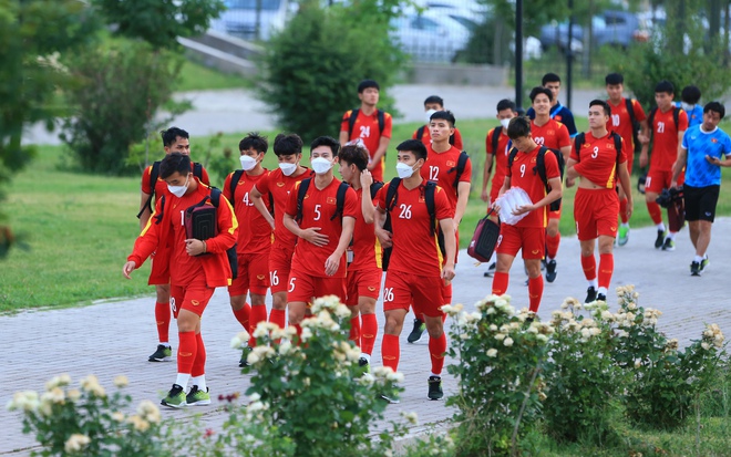 Phan Tuấn T&agrave;i b&uacute;ng tai Nh&acirc;m Mạnh Dũng, U23 Việt Nam chơi cực vui trước tứ kết U23 ch&acirc;u &Aacute; 2022 - Ảnh 12.