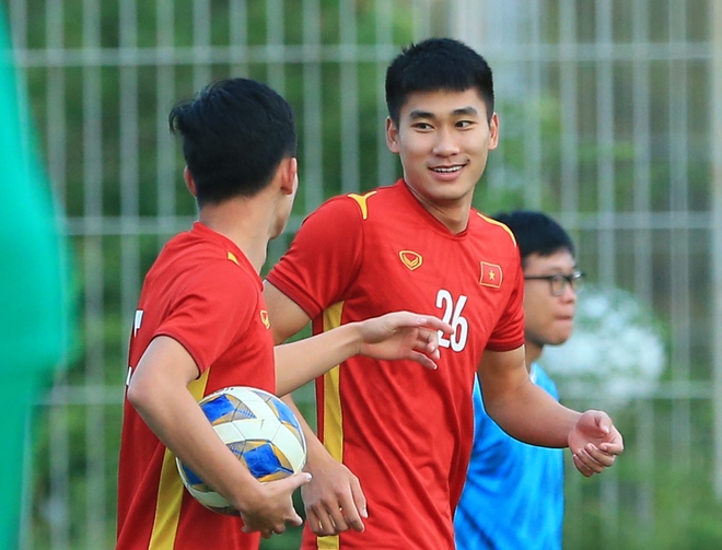 Phan Tuấn Tài búng tai Nhâm Mạnh Dũng, U23 Việt Nam chơi cực vui trước tứ kết U23 châu Á 2022 - Ảnh 5.