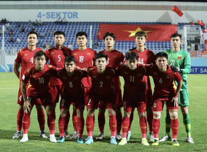 HLV U23 Saudi Arabia tặng quà cho HLV U23 Việt Nam trước tứ kết U23 châu Á 2022 - Ảnh 3.