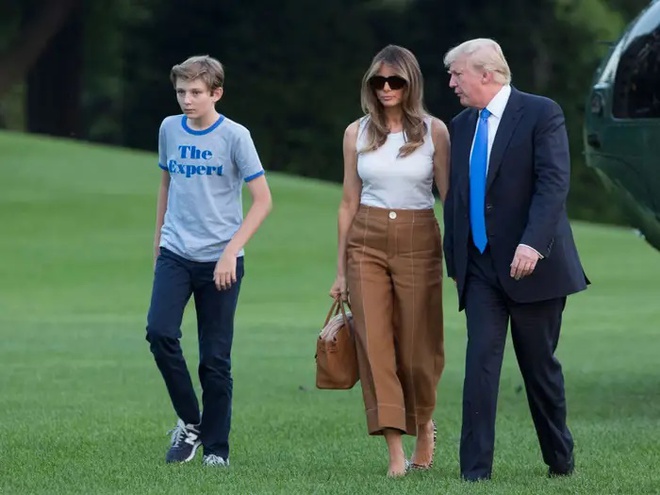 Bộ sưu tập gi&agrave;y thời trang đắt đỏ của cựu Đệ nhất phu nh&acirc;n Melania Trump - Ảnh 7.