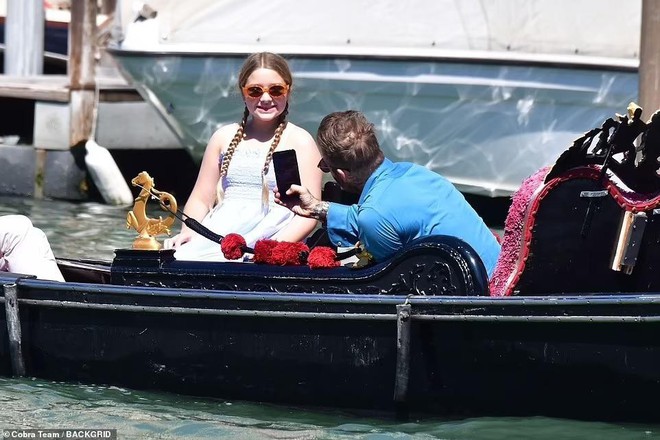 Dẫn Harper Seven đi chơi thuyền, David Beckham cho thấy là ông bố cuồng con gái - Ảnh 9.