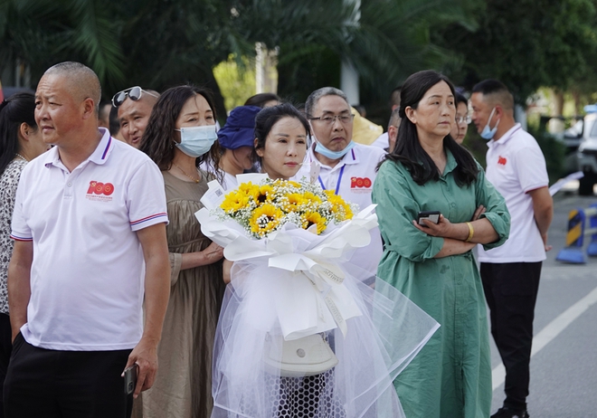 Toàn cảnh kỳ thi đại học khốc liệt nhất thế giới 2022: Cả đất nước &quot;nín thở&quot; dõi theo, sĩ tử từ chối phẫu thuật để dự thi ngày cuối cùng - Ảnh 6.