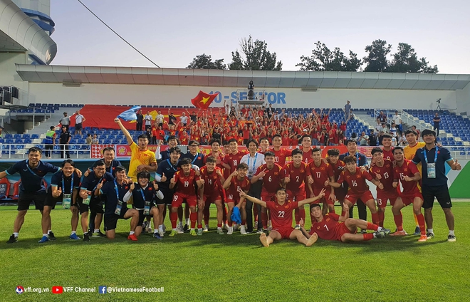 U23 Việt Nam đã dừng bước nhưng người hâm mộ vẫn vô cùng tự hào: Đây là 4 lý do! - Ảnh 8. U23 Việt Nam đã dừng bước nhưng người hâm mộ vẫn vô cùng tự hào: Đây là 4 lý do! - Ảnh 8.