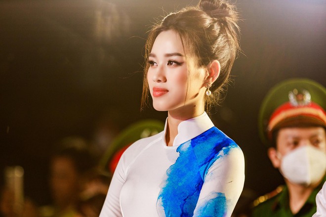 Nhan sắc xinh đẹp khi bị chụp lén ở sự kiện của Hoa hậu Đỗ Thị Hà - Ảnh 7.