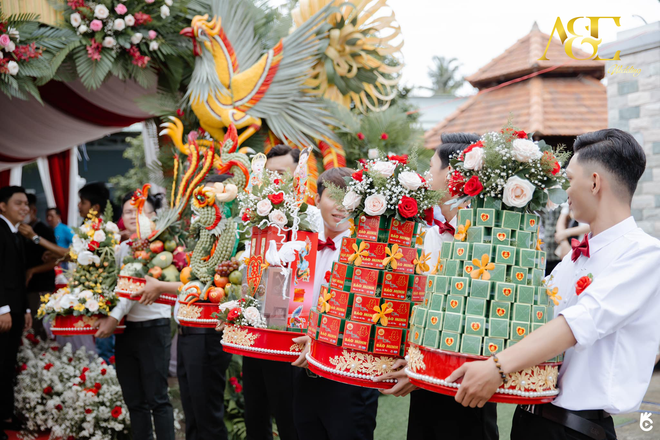 Hé lộ không gian siêu đám cưới hoành tráng của ngọc nữ gen Z Đồng Nai: Hơn 2 tấn hoa, ekip trang trí hơn 100 người! - Ảnh 2.