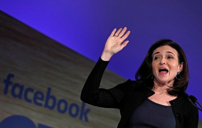 Trước khi từ bỏ vai tr&ograve; COO, nữ tướng Sheryl Sandberg đ&atilde; b&aacute;n hơn 75% cổ phiếu Facebook - Ảnh 2.