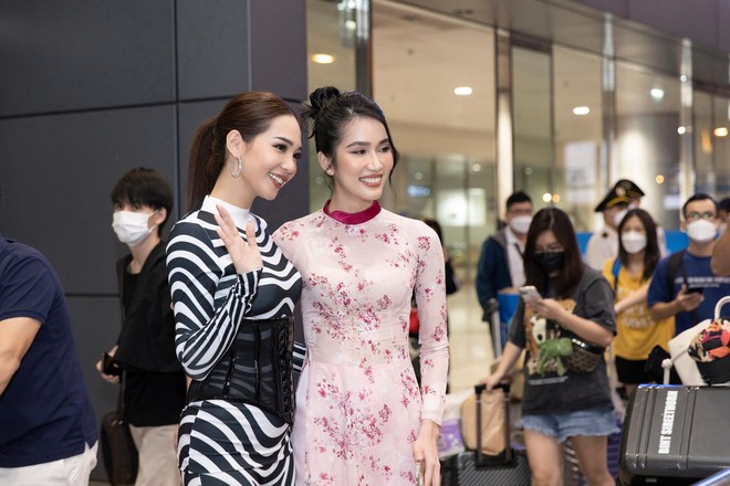 Hoa hậu Quốc tế 2019 mặc áo dài đi ăn bún chả cùng Á hậu Phương Anh ngay khi vừa đến Việt Nam - Ảnh 2.