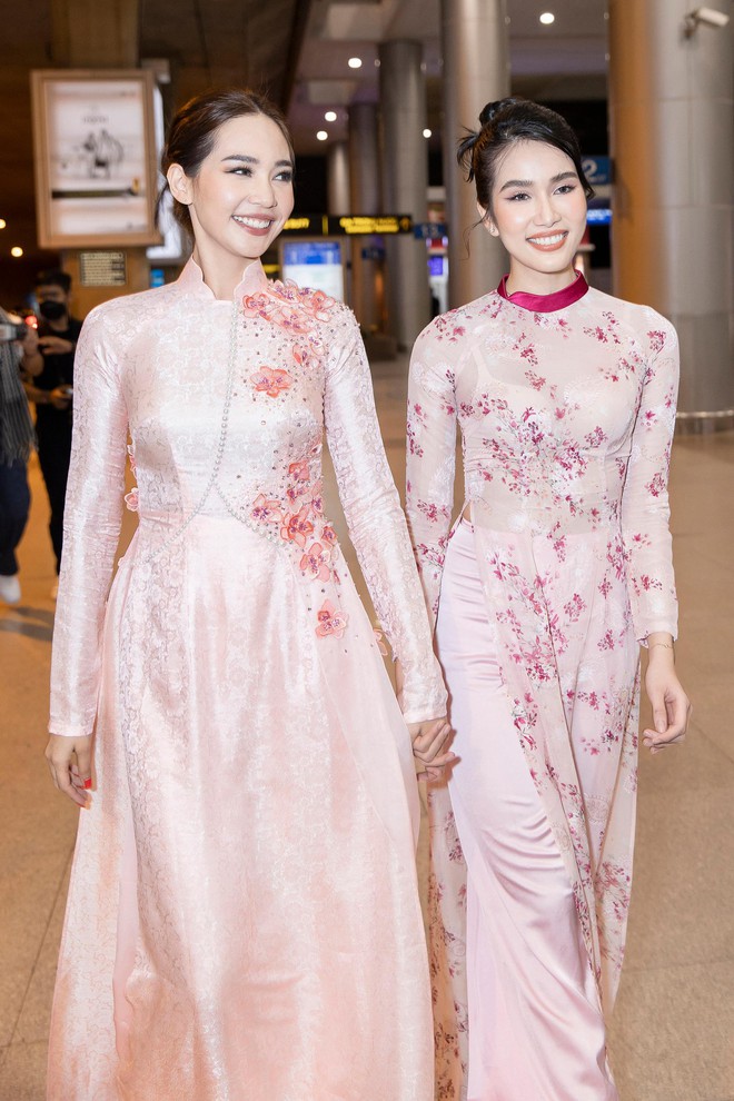 Hoa hậu Quốc tế 2019 mặc áo dài đi ăn bún chả cùng Á hậu Phương Anh ngay khi vừa đến Việt Nam - Ảnh 9.
