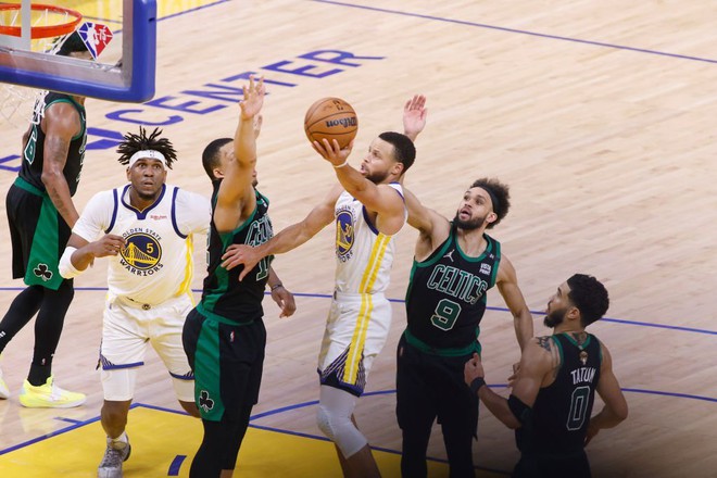 Từng bị chế nhạo Ngôi sao K-Pop, Andrew Wiggins gánh Stephen Curry tại Game 5 Chung kết NBA 2022 - Ảnh 2.