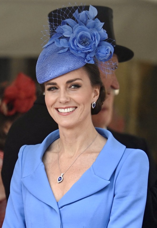 C&ocirc;ng nương Kate thu h&uacute;t truyền th&ocirc;ng với diện mạo ph&aacute; c&aacute;ch, Meghan cũng đăng ảnh mới kh&ocirc;ng hề k&eacute;m cạnh - Ảnh 1.