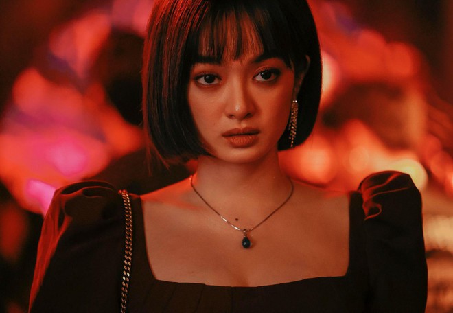 Phim của Lan Ngọc - Kaity Nguyễn vừa tung poster đ&atilde; bị nghi đạo nh&aacute;i bom tấn H&agrave;n, thực hư ra sao? - Ảnh 7.