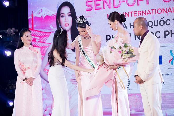&Aacute; hậu Phương Anh khiến gi&aacute;m đốc truyền th&ocirc;ng HH Quốc tế trầm trồ khi mặc kimono nhảy m&uacute;a đi&ecirc;u luyện - Ảnh 8.