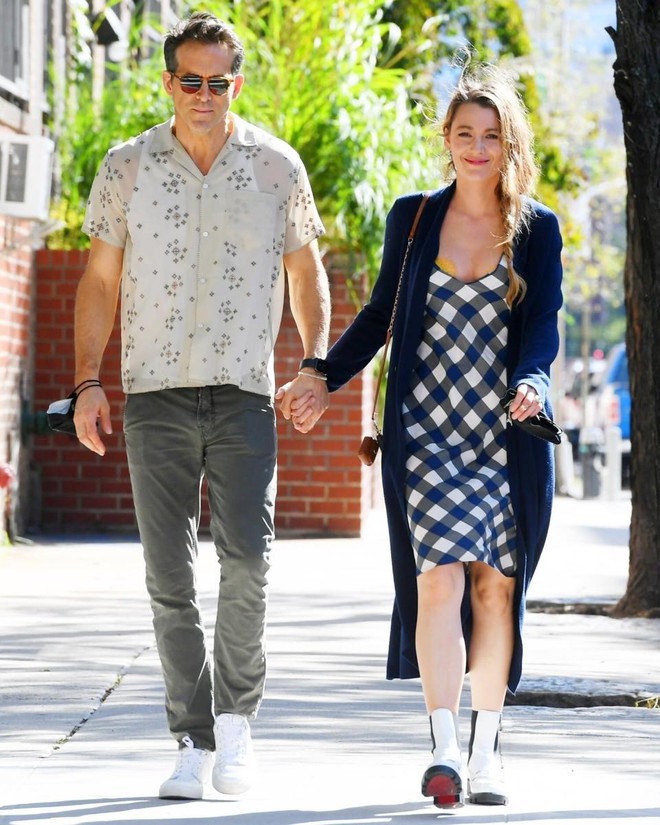 Cặp Blake Lively - Ryan Reynolds sau 10 năm hôn nhân: Đôi vợ chồng sở hữu nhan sắc “đỉnh” nhưng lại thích “pha trò” được ngưỡng mộ nhất Hollywood - Ảnh 13.